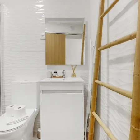 2br Renovated Heart Of Santos W/ Ac | By Airnest شقة